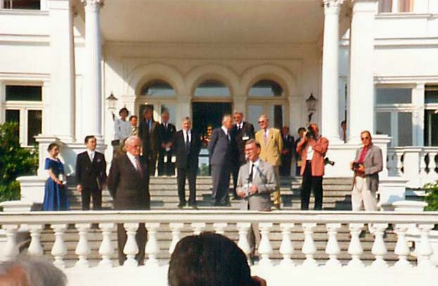 Villa Hammerschmidtという迎賓館に留学生を招いてのドイツ大統領（当時）挨拶.jpeg