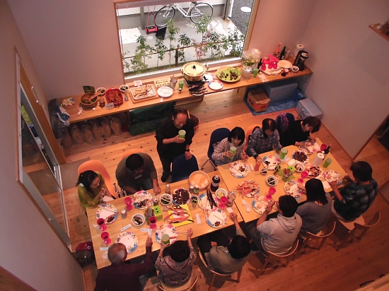 お貸しした自宅の「プチ道場」でのご近所さんのお茶会風景.jpeg